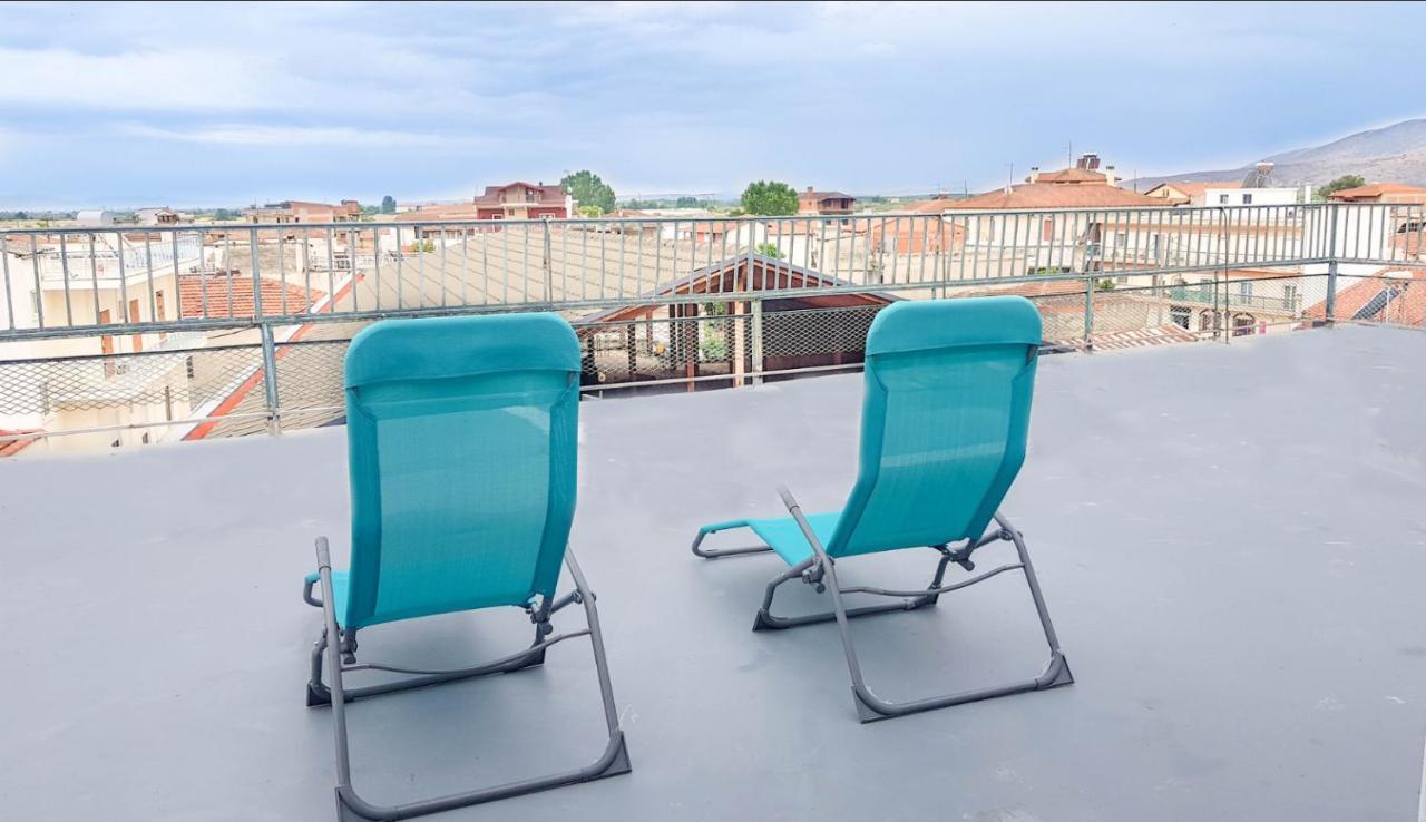 Studio With City View Apartment Tirnavos ภายนอก รูปภาพ