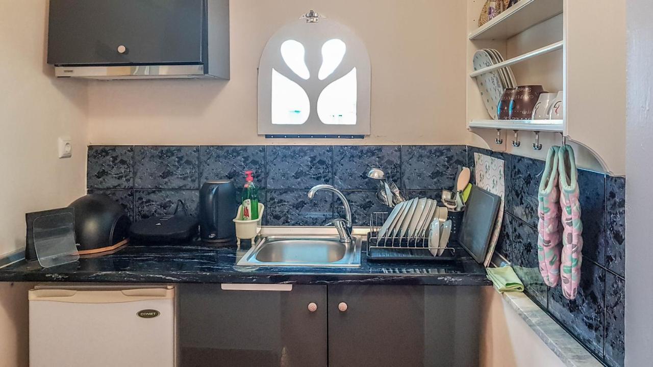Studio With City View Apartment Tirnavos ภายนอก รูปภาพ